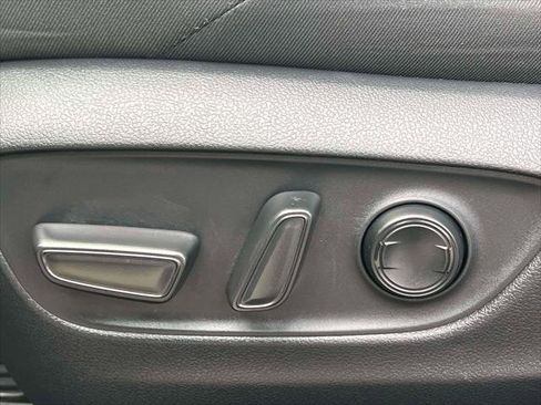 Used 2023 Toyota RAV4 SE image 16