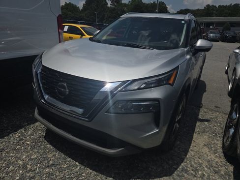 Used 2021 Nissan Rogue SV w/ Premium Package FWD image 1
