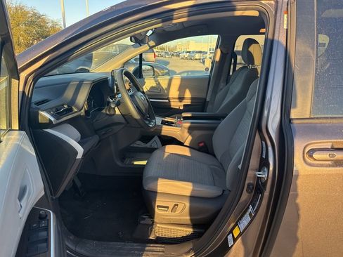 Used 2024 Toyota Sienna LE image 10