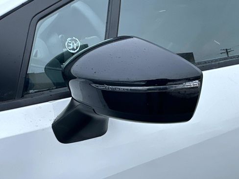 New 2025 Nissan Versa SR w/ Trunk Package image 10