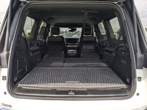 Used 2024 Jeep Wagoneer Series III image 11