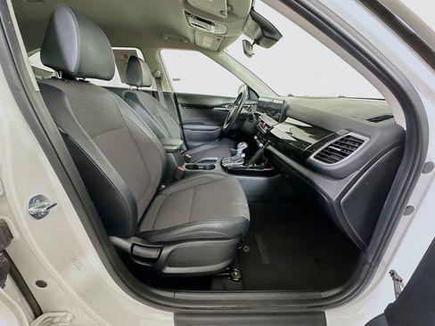 Used 2025 Kia Seltos S image 30