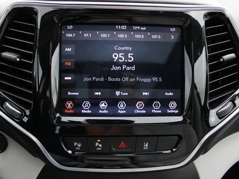 Used 2021 Jeep Cherokee Limited AWD/4WD image 25