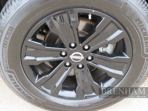 Used 2023 Nissan Titan SV w/ SV Convenience Package image 10