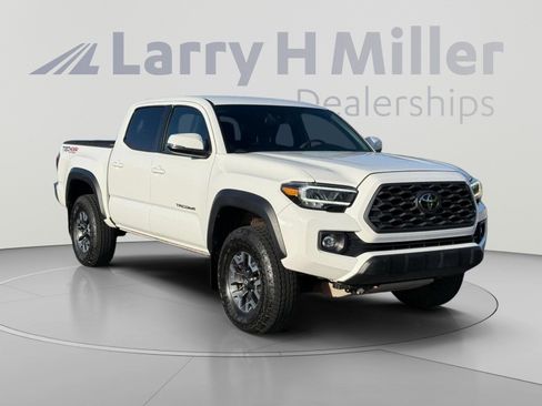 Certified 2023 Toyota Tacoma TRD Off-Road AWD/4WD image 8