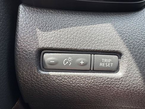 Used 2020 Nissan Rogue SV AWD/4WD image 26