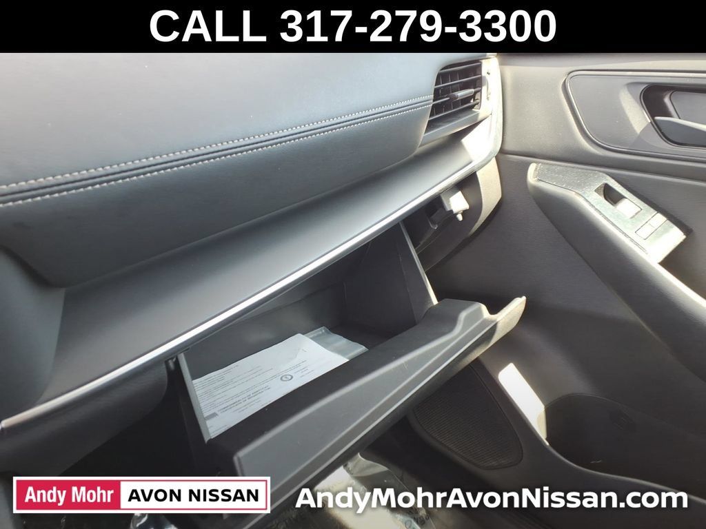 Used 2024 Nissan Rogue S AWD/4WD image 35