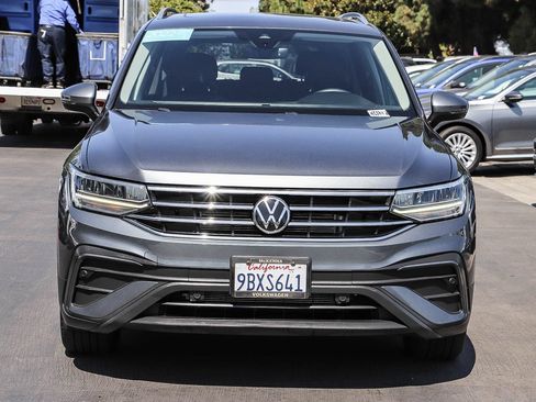 Certified 2022 Volkswagen Tiguan SE w/ Panoramic Sunroof Package FWD image 2