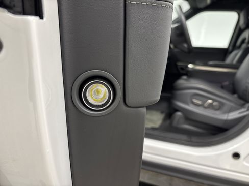 Used 2024 Rivian R1S Adventure AWD/4WD image 32