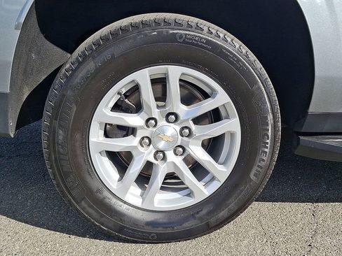 Used 2023 Chevrolet Suburban LS image 11