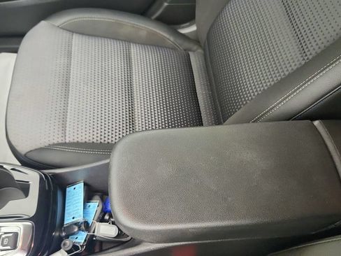 Certified 2025 Chevrolet Trax LT FWD image 17