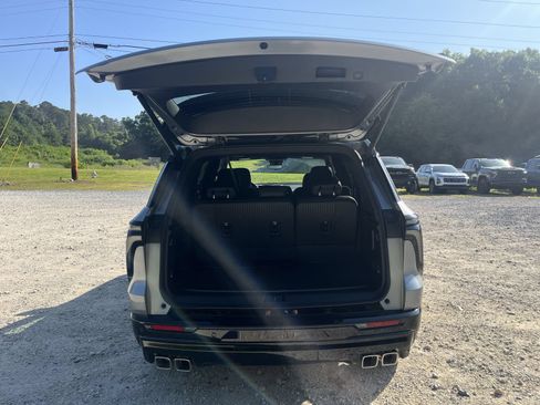 New 2026 Chevrolet Traverse RS w/ LPO, Floor Liner Package FWD image 26