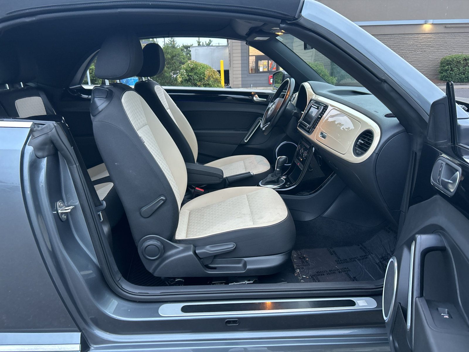 Used 2019 Volkswagen Beetle 2.0T SE FWD image 28
