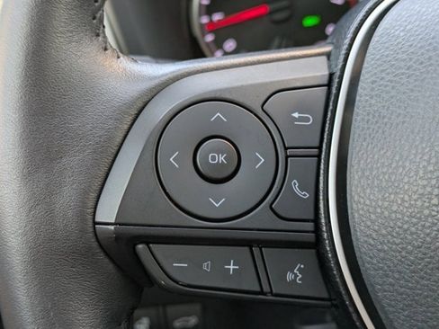 Used 2021 Toyota RAV4 XLE Premium image 29