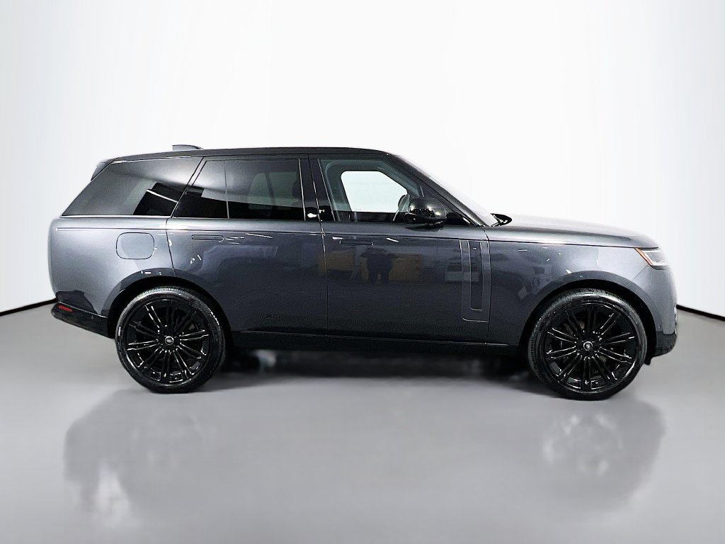 Used 2025 Land Rover Range Rover SE AWD/4WD image 4