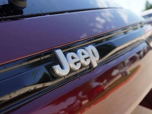 Certified 2025 Jeep Grand Cherokee Limited RWD image 12