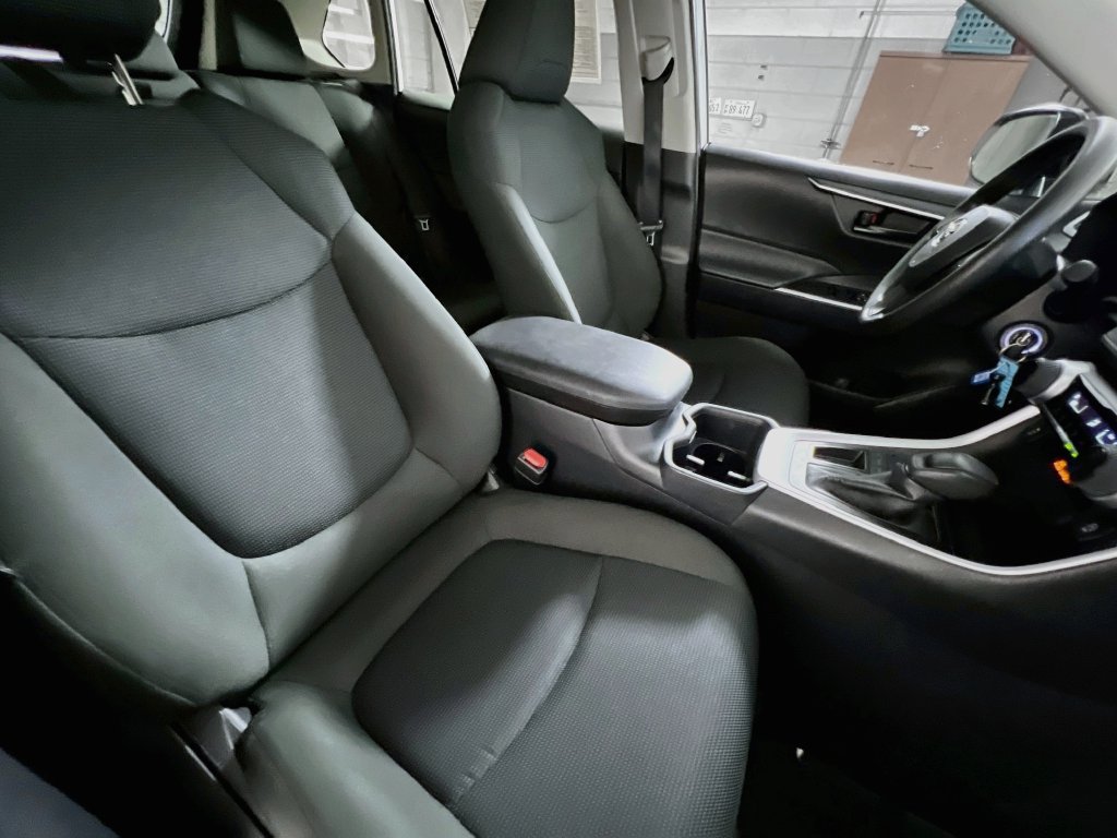 Used 2025 Toyota RAV4 LE FWD image 27