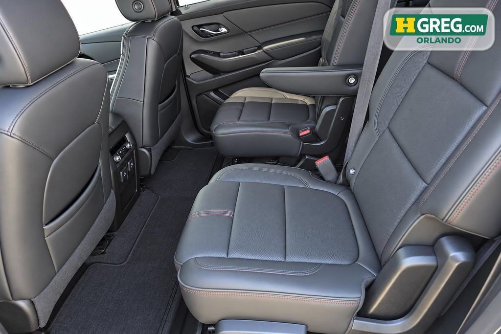 Used 2023 Chevrolet Traverse RS FWD image 12