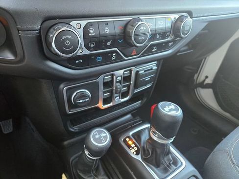 Used 2024 Jeep Wrangler Unlimited Sahara AWD/4WD image 12