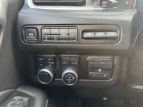 Used 2021 GMC Yukon Denali w/ Denali Premium Package image 25