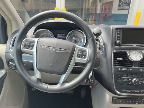 Used 2011 Chrysler Town & Country Touring-L w/ Entertainment Group #2 FWD image 23