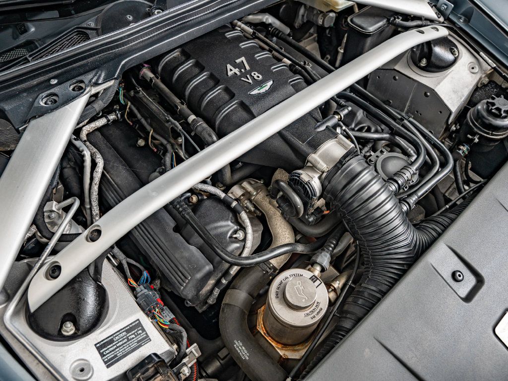 Used 2015 Aston Martin V8 Vantage GT RWD image 47