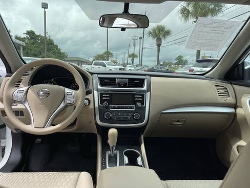 Used 2016 Nissan Altima 2.5 S w/ Power Driver Seat Package FWD image 9