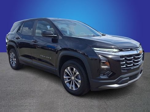 Used 2025 Chevrolet Equinox LT AWD/4WD image 3