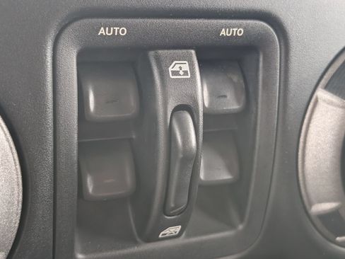 Used 2012 Jeep Wrangler Unlimited Sport AWD/4WD image 18