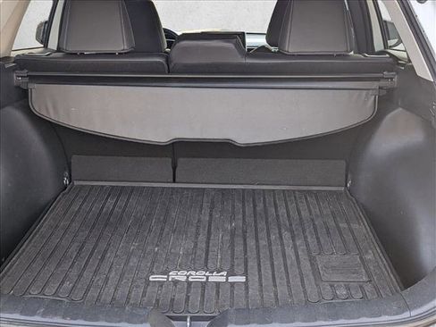 Used 2022 Toyota Corolla Cross XLE image 6