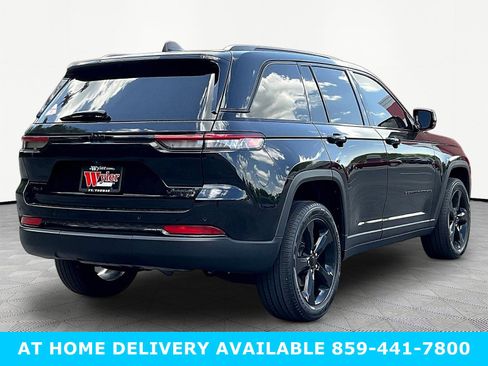 Used 2023 Jeep Grand Cherokee Limited w/ Black Appearance Package AWD/4WD image 6