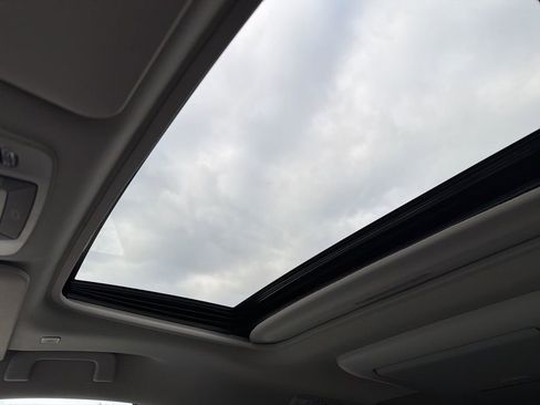 Used 2025 Toyota Sienna XLE image 21