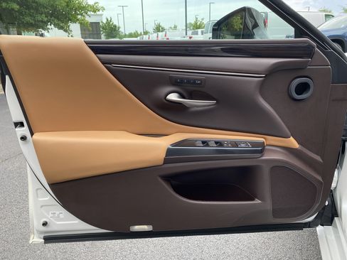 Used 2020 Lexus ES 300h w/ Premium Package FWD image 14