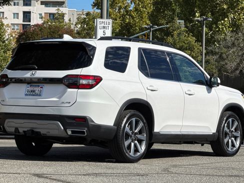 Used 2023 Honda Pilot Elite image 4