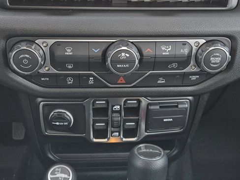 New 2026 Jeep Gladiator Sport AWD/4WD image 11