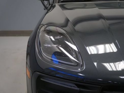 Certified 2026 Porsche Macan AWD/4WD image 15