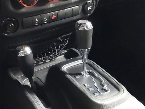 Certified 2018 Jeep Wrangler Unlimited Sport S image 36