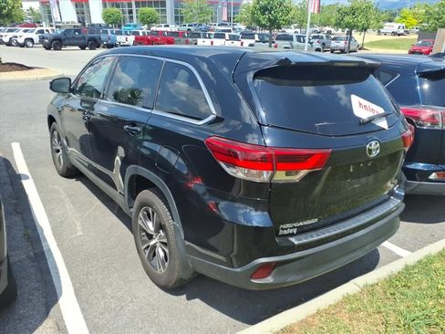 Used 2019 Toyota Highlander LE AWD/4WD image 3