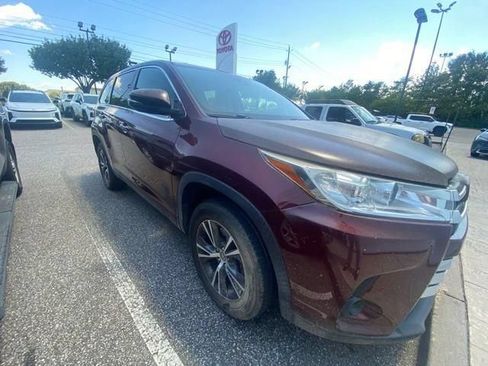 Used 2017 Toyota Highlander LE FWD image 18