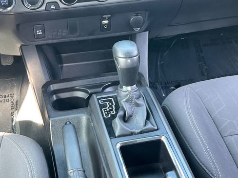 Used 2016 Toyota Tacoma TRD Sport image 20