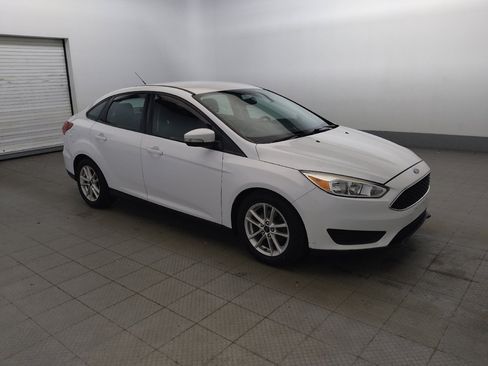 Used 2017 Ford Focus SE w/ Cold Weather Package FWD image 11