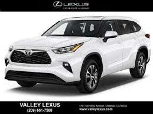 Used 2021 Toyota Highlander XLE image 4