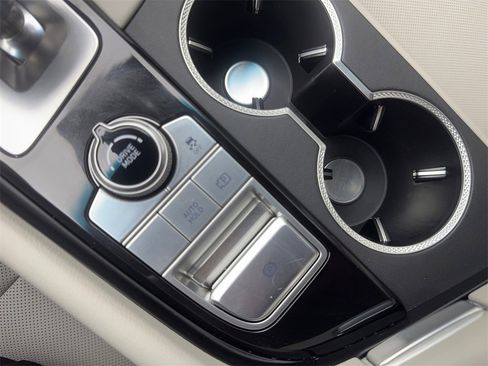 Used 2025 Genesis G70 2.5T image 71