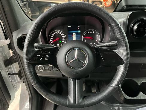 Used 2025 Mercedes-Benz Sprinter 2500 image 12