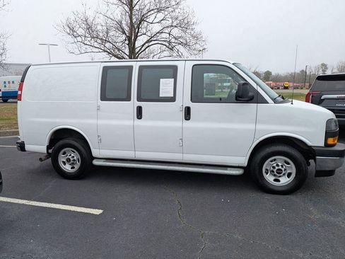 Used 2024 GMC Savana 2500 w/ Driver Convenience Package image 9