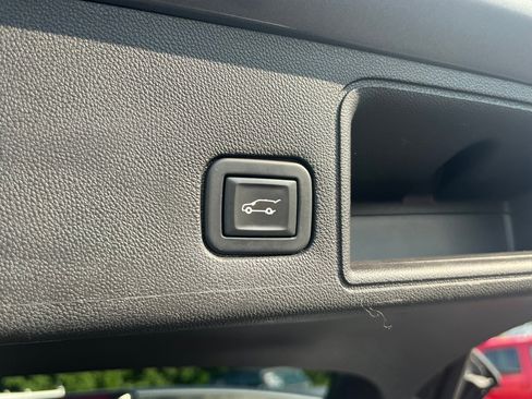 Used 2021 GMC Terrain SLE w/ Driver Convenience Package FWD image 23