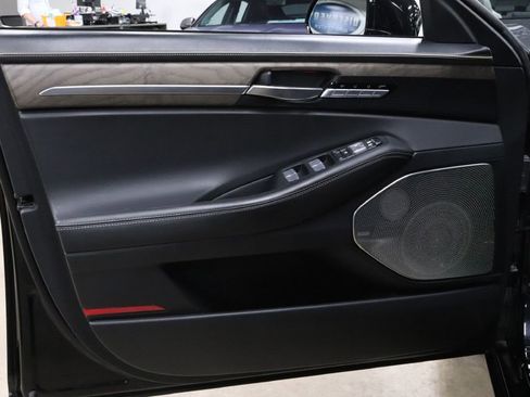 Used 2020 Genesis G90 3.3T Premium image 8