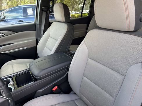 Used 2025 Chevrolet Traverse LT image 22