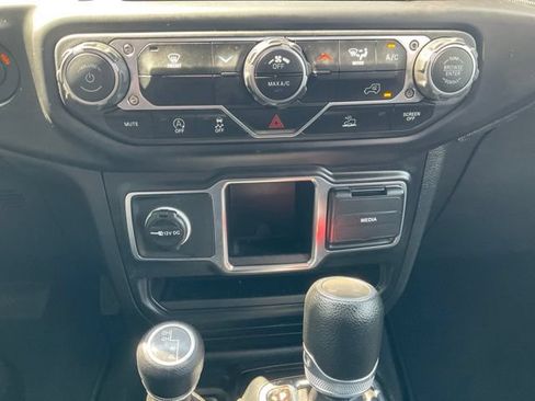 Used 2023 Jeep Wrangler Sport AWD/4WD image 7