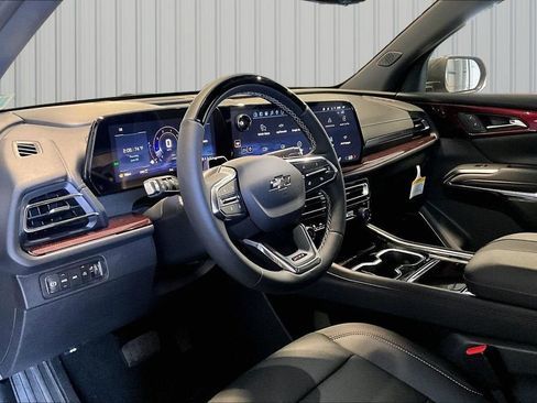 New 2026 Chevrolet Traverse Z71 w/ Enhanced Driving Package AWD/4WD image 3